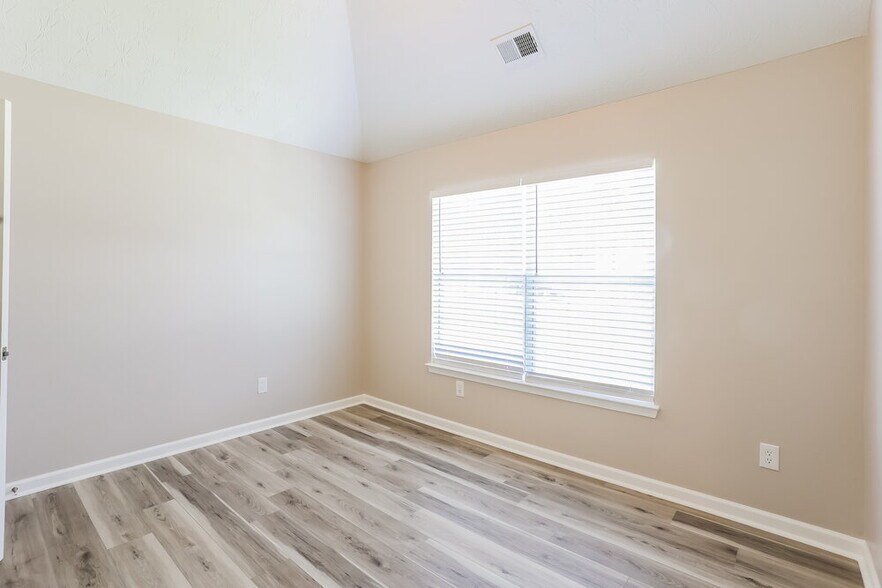 Building Photo - 625 Blueangel Dr