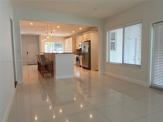 Building Photo - 5767 SW 35th St