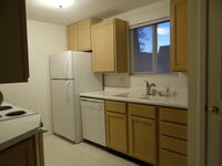 Building Photo - Charming Condo in Meadowbrook Village w 1 ...
