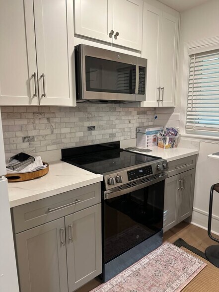 Building Photo - 22 Central Dr