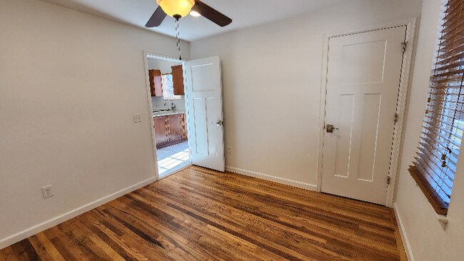 Building Photo - 1007 W 29th St