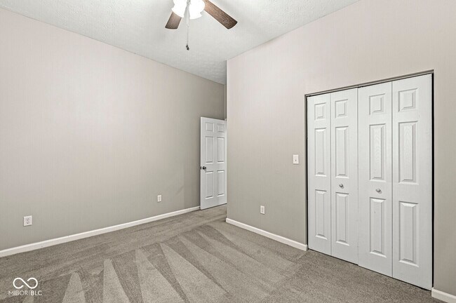 Building Photo - 2345 N Kenwood Ave