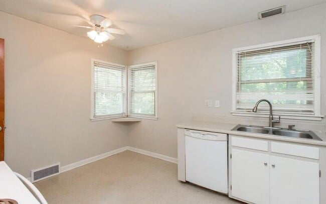 Building Photo - 3722 S Duff Ave