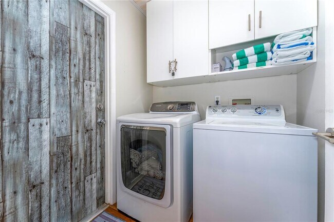 Building Photo - 8601 Cavendish Dr