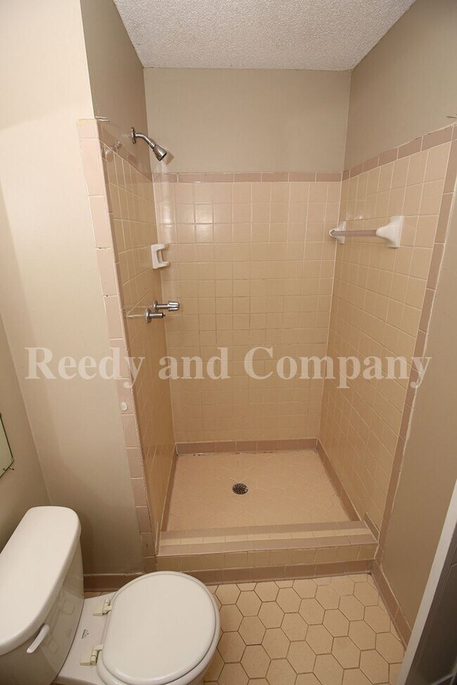 Building Photo - 5677 Fenway Dr