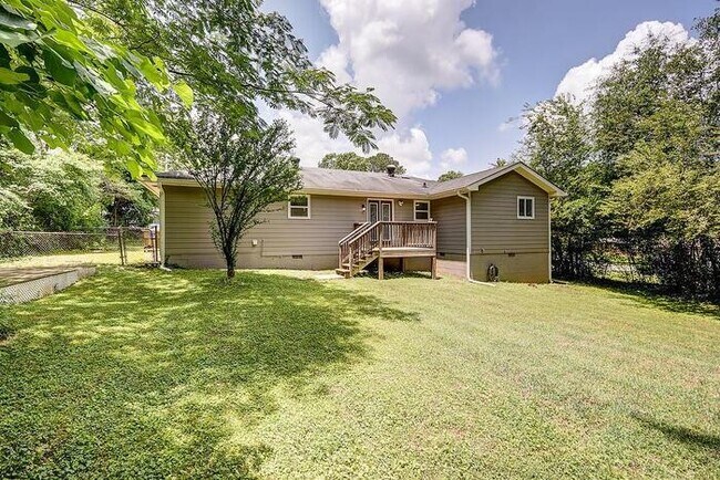 Building Photo - House 3 bed, 2 bath