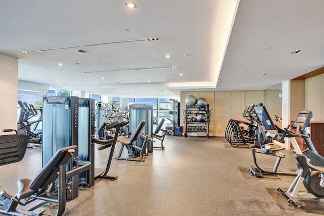 Building Photo - 3100 N Ocean Dr