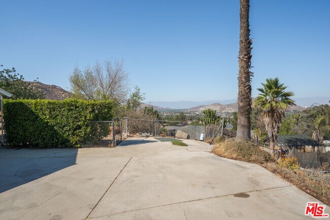 Building Photo - 6739 Garces Ave