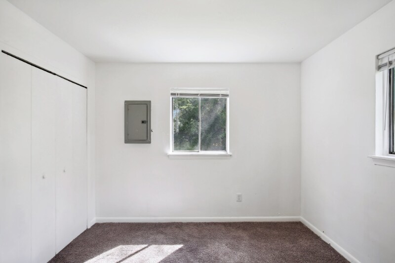 Building Photo - 10000 Stahelin Ave
