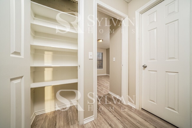 Building Photo - Prepare to be impressed by this 3 bedroom, 2.5 bathroom home