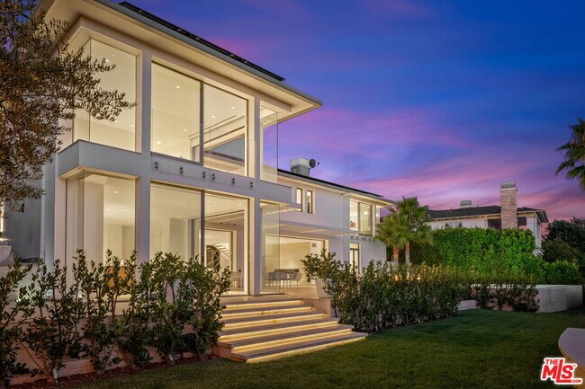 Building Photo - 623 Alma Real Dr