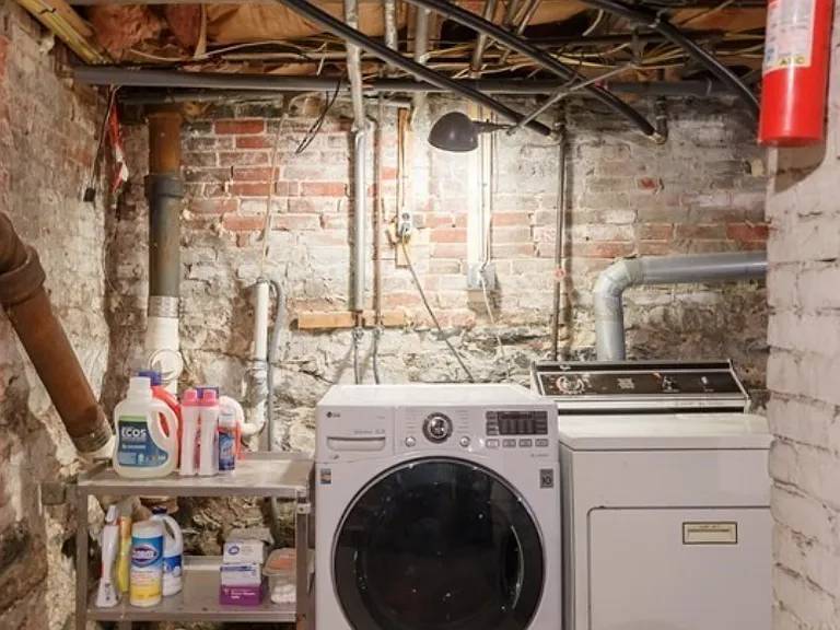 Building Photo - 9 Laurel St