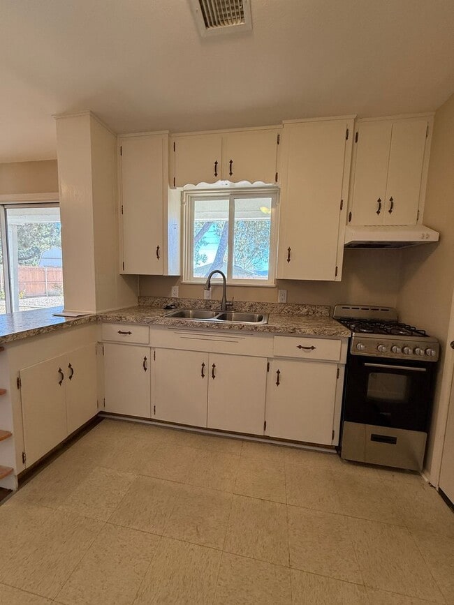 Building Photo - 2 Bedroom, 1 Bath Home in Prescott!