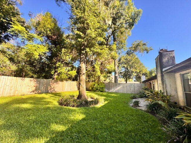 Building Photo - RENTAL