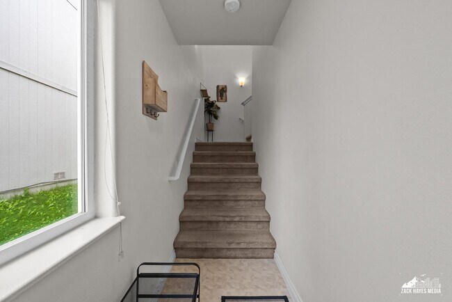 Building Photo - Tudor Townhouse