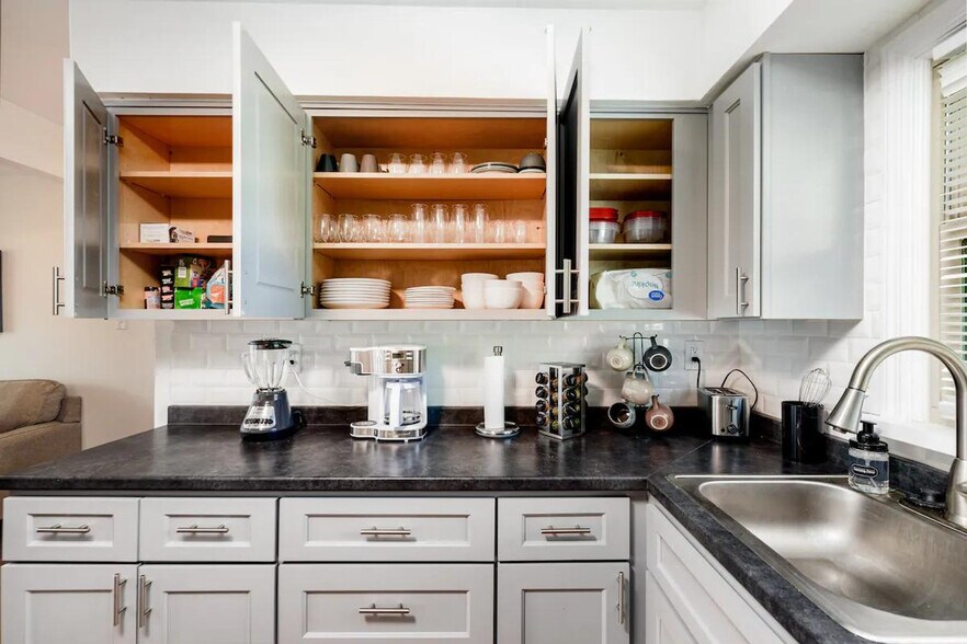 Building Photo - 4423 Vance Ave