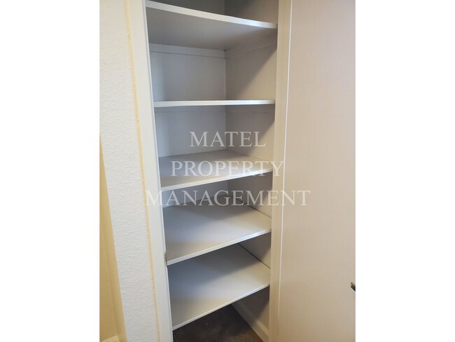 Building Photo - FLO1313