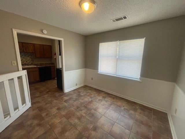 Building Photo - 160 Colonial Dr