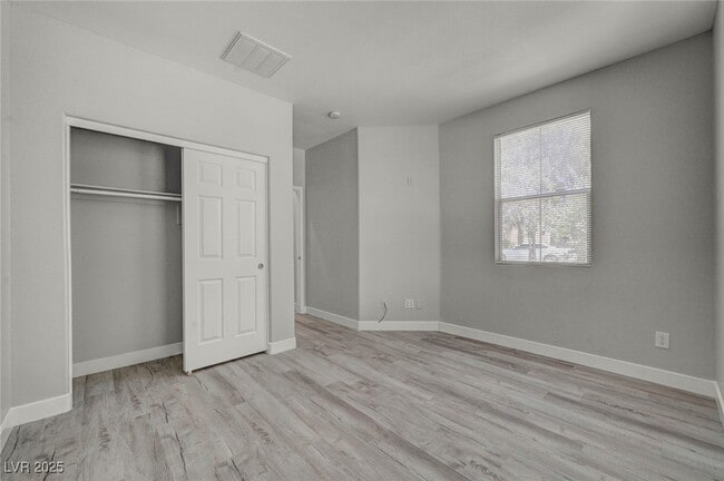 Building Photo - 5237 Grand Lake St