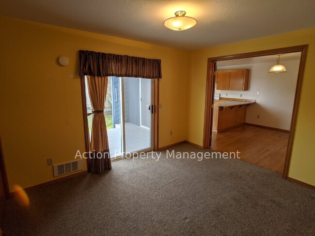 Building Photo - 2 bed + 1 office, 2 bathrooms, in Sequim
