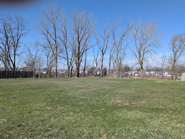 Building Photo - 158 E Maumee Ave