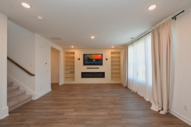 Building Photo - Modern 2024 New Construction in Sage Farms – Steps from Dog Park & Trails!