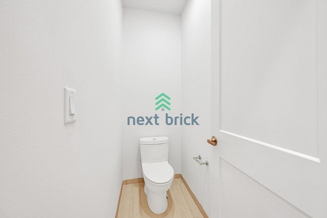 Building Photo - 2 bed and 2.5 bath Modern Townhome Downtow...