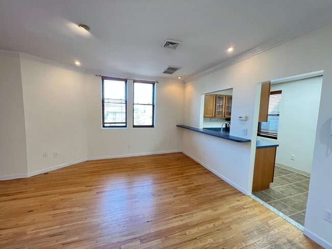 Building Photo - 258 Barrow St