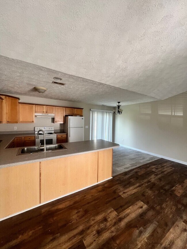 Building Photo - Sweet Living on Sweet Bay Drive - Move in Ready!