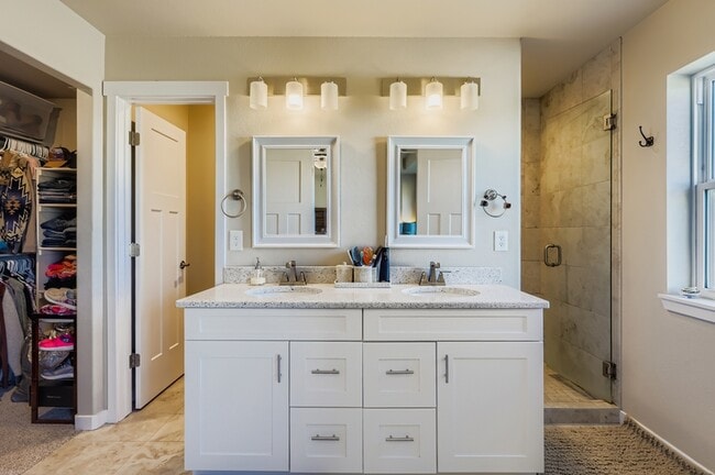 Building Photo - 6867 Passing Sky Dr