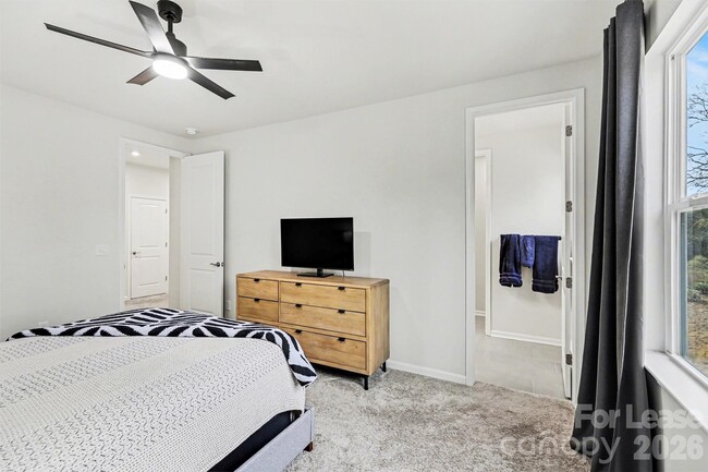 Building Photo - 5128 Somerset Hill Ln