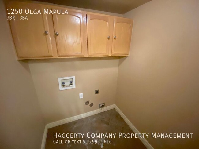 Building Photo - East El Paso 3 bed Refrig A/C with bonus l...