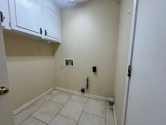 Building Photo - FER25