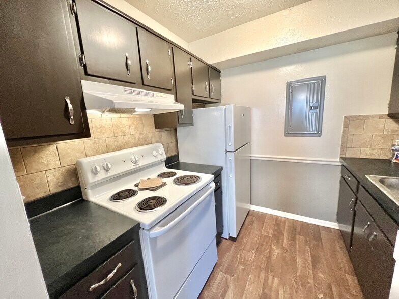 Glenview Apartments 1201 Marlowe Dr Clarksville IN 47129 Apartment