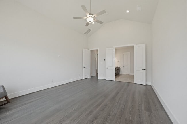 Building Photo - 2030 Highland Moss Rd