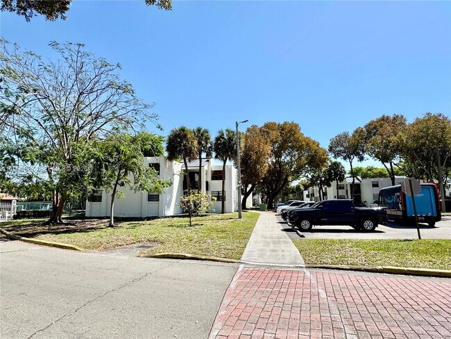 Building Photo - 3610 SW 114th Ave