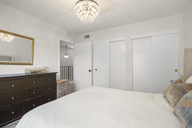 Building Photo - 27462 Country Glen Rd