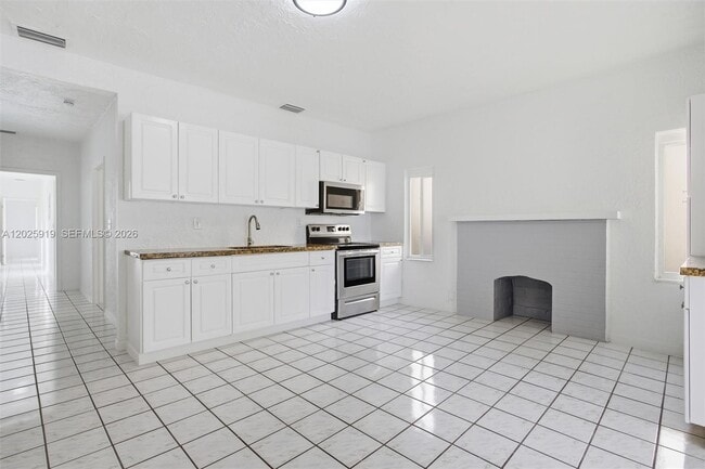 Building Photo - 1743 SW 17th St