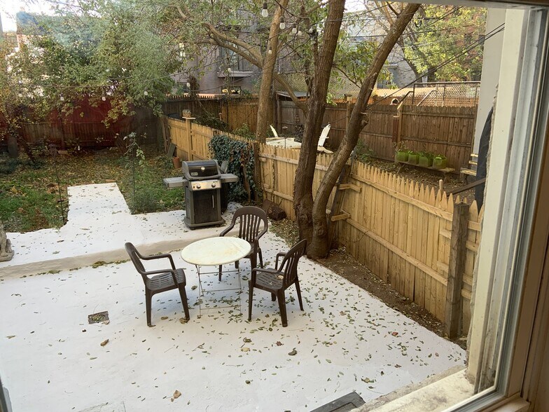 Building Photo - 196 W 9th St