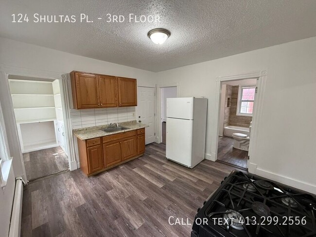 Building Photo - 124 Shultas Pl