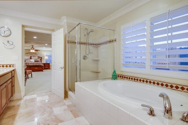 Building Photo - 452 Taylor Dr