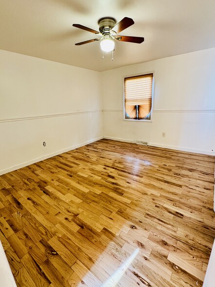 Building Photo - 4342 S Wells St