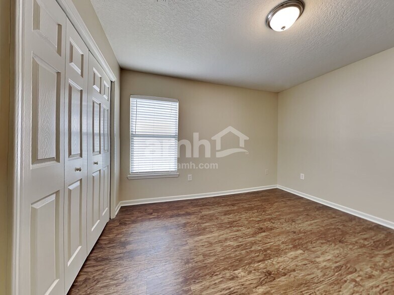 Building Photo - 632 E Red House Branch Rd