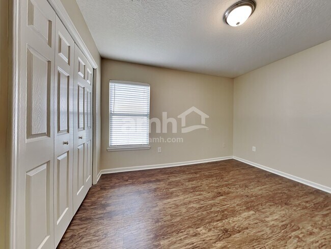 Building Photo - 632 E Red House Branch Rd