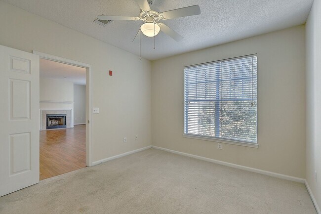 Building Photo - 1 bedroom unit in the Concord West of the ...