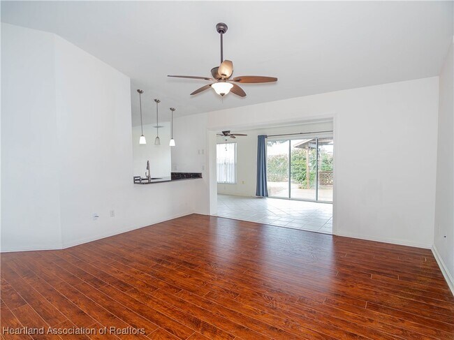 Building Photo - 2508 Manor Dr