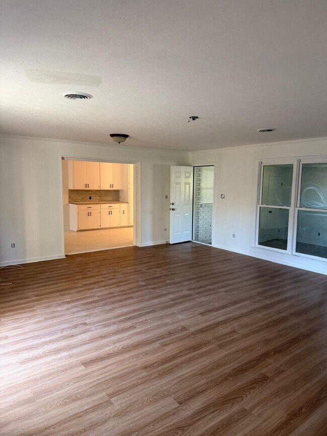 Building Photo - For Rent – Newly Remodeled 5 Bedroom Home!