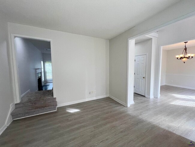 Building Photo - 282 Northridge Dr