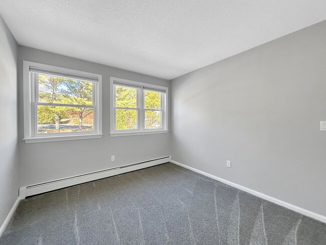 Building Photo - Beautiful Remodeled  3 Bedroom Condo!