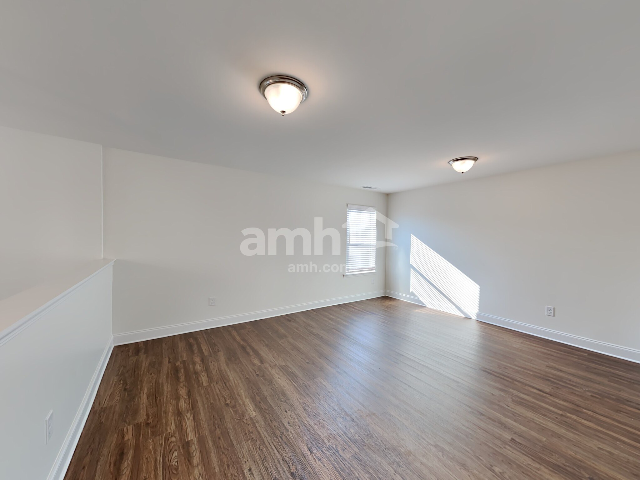 Building Photo - 5160 Smithbriar Dr